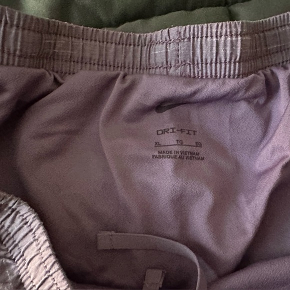 Nike Dri-Fit Women’s Athletic Shorts size XL - Picture 2 of 4